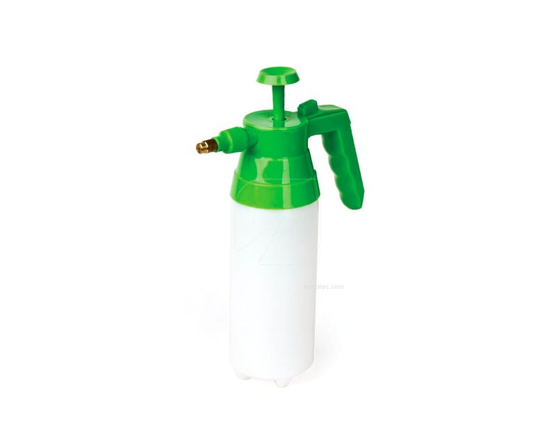 Detalle de la boquilla regulable y empuñadura ergonómica del pulverizador de presión previa Water Master.