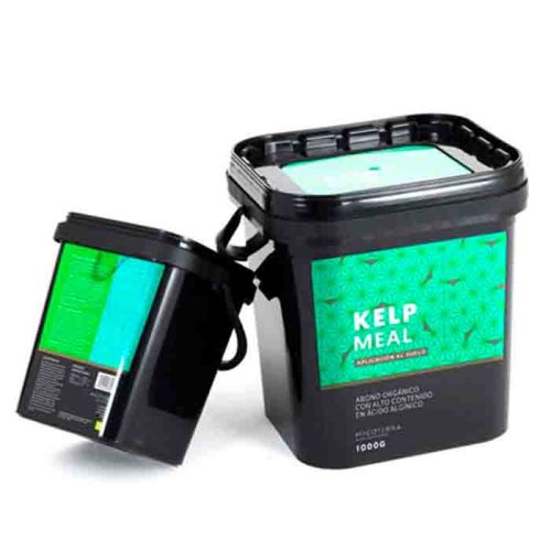 Textura de la harina de algas Kelp Meal de Mycoterra lista para mezclar con la tierra.