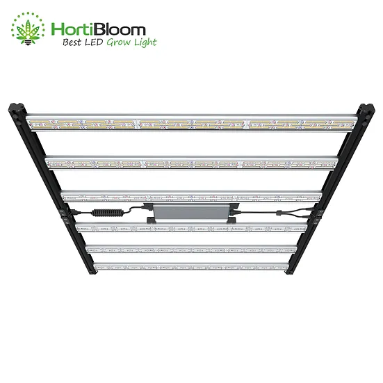 Panel LED Mega Optic 600W con barras de distribución uniforme y disipación pasiva.