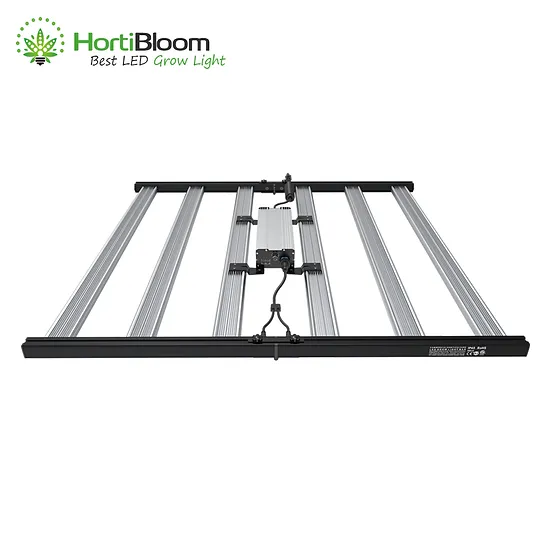 Panel LED Mega Optic 600W con barras de distribución uniforme y disipación pasiva.