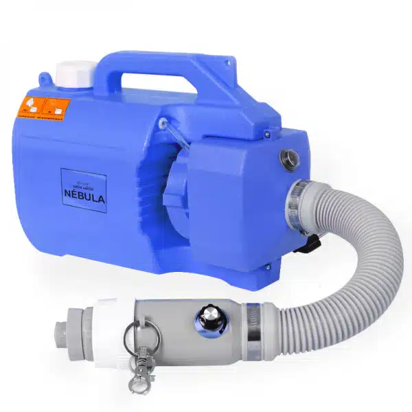Detalle de la boquilla regulable y el gatillo ergonómico del pulverizador Nebula Water Master.